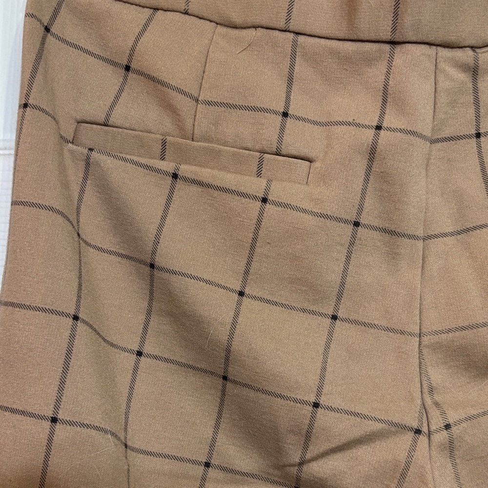 Amanda & Chelsea Brown Grid Pattern Capris - Picture 5 of 8